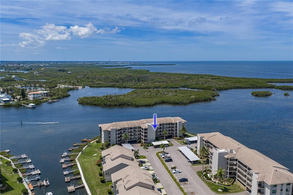 For Sale: $250,000 (2 beds, 2 baths, 1025 Square Feet)