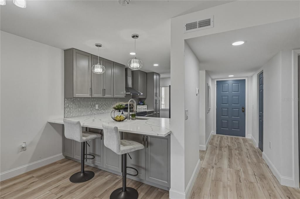For Sale: $250,000 (2 beds, 2 baths, 1025 Square Feet)