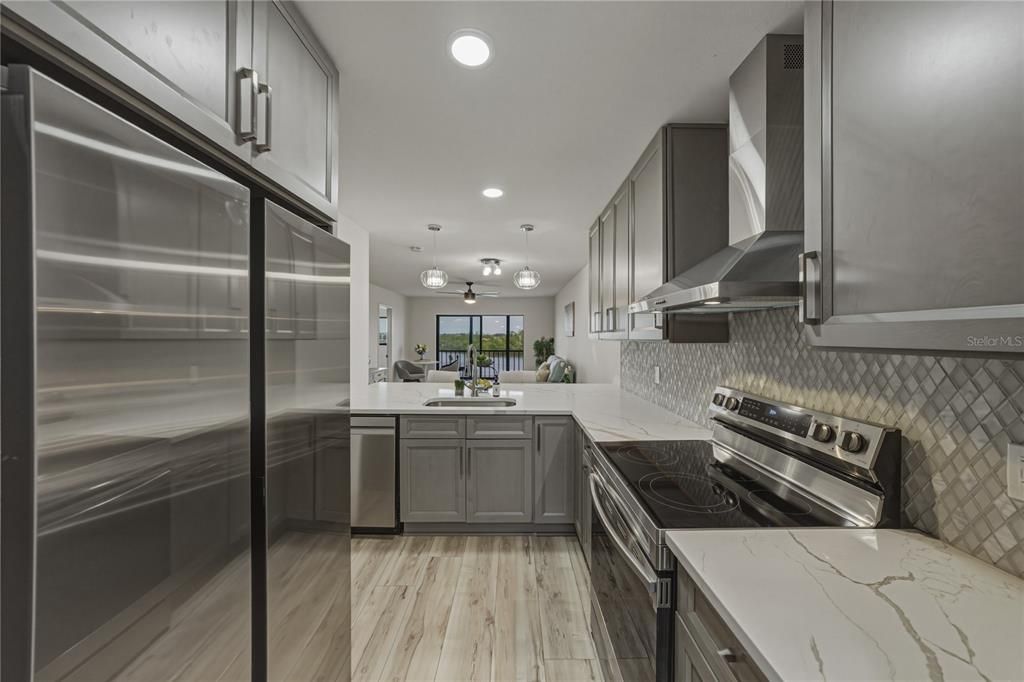 For Sale: $250,000 (2 beds, 2 baths, 1025 Square Feet)