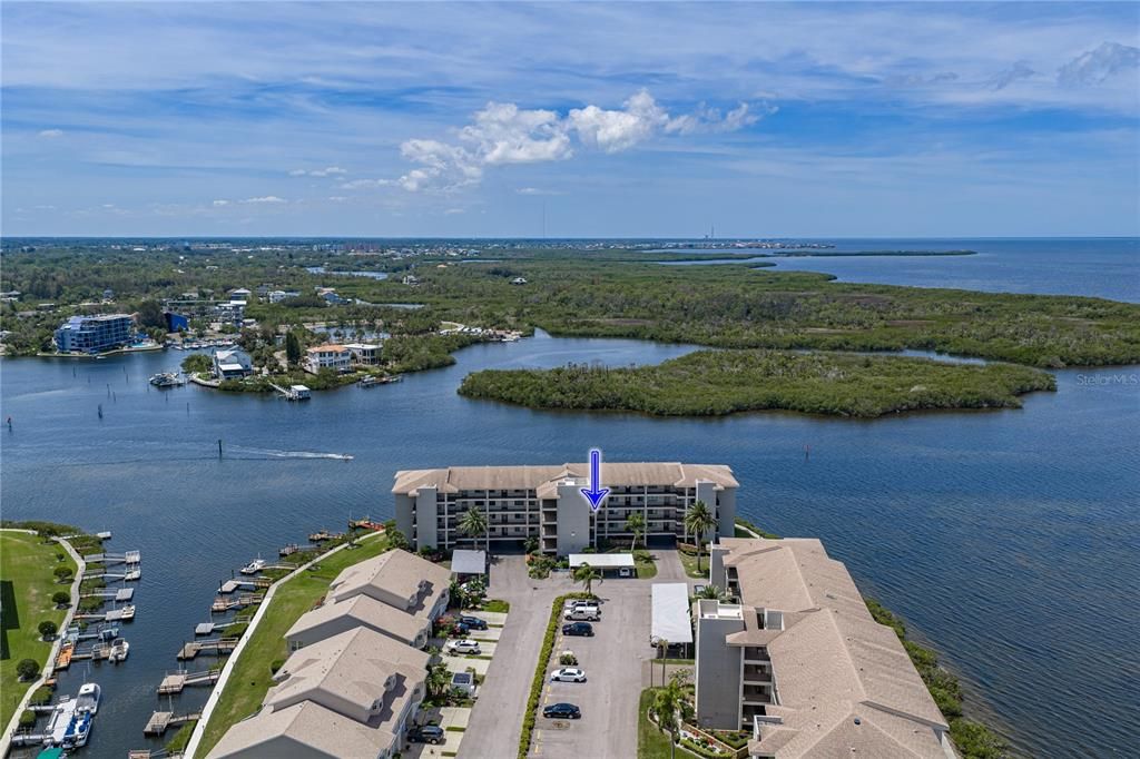 For Sale: $250,000 (2 beds, 2 baths, 1025 Square Feet)