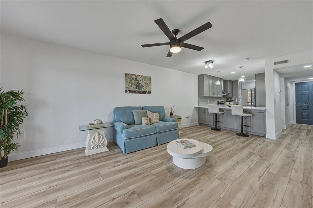 For Sale: $250,000 (2 beds, 2 baths, 1025 Square Feet)