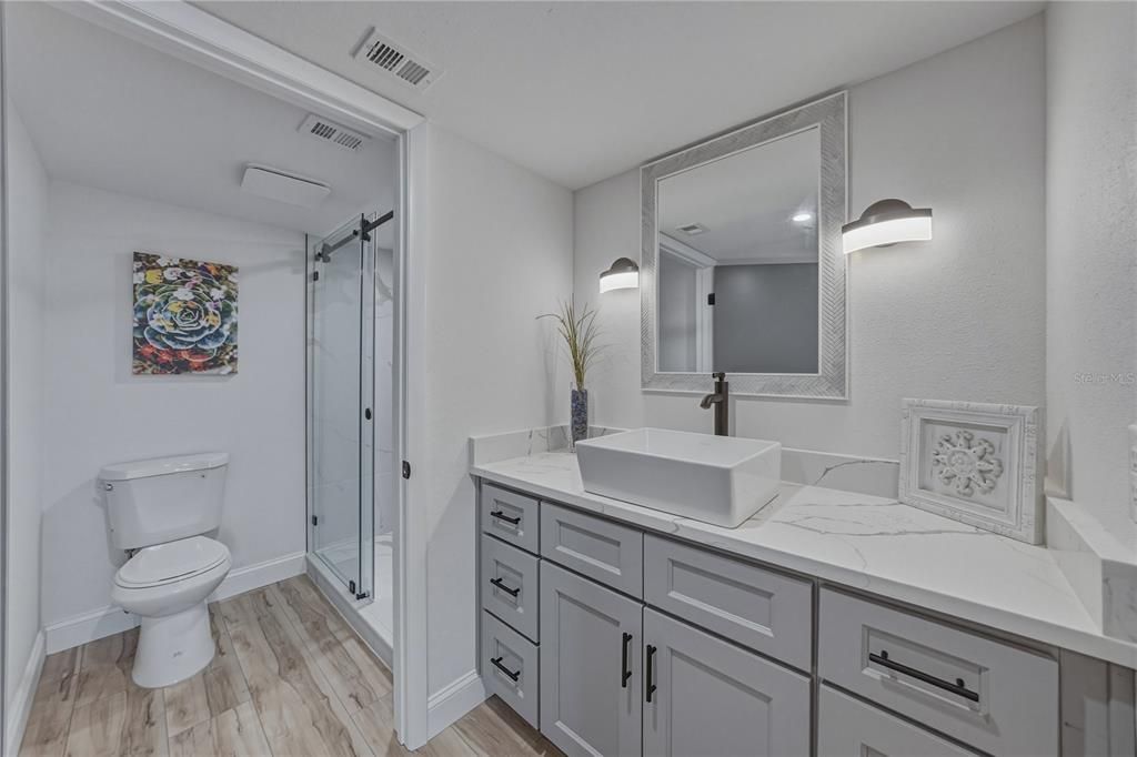 For Sale: $250,000 (2 beds, 2 baths, 1025 Square Feet)