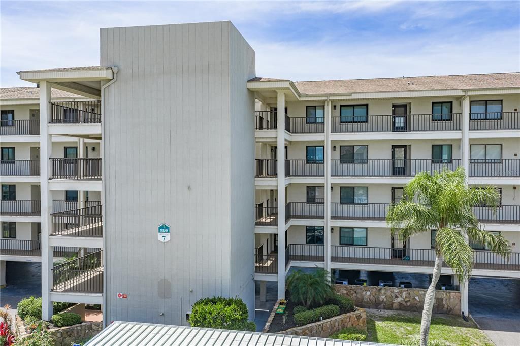 For Sale: $250,000 (2 beds, 2 baths, 1025 Square Feet)