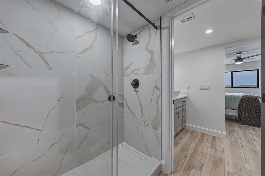 For Sale: $250,000 (2 beds, 2 baths, 1025 Square Feet)