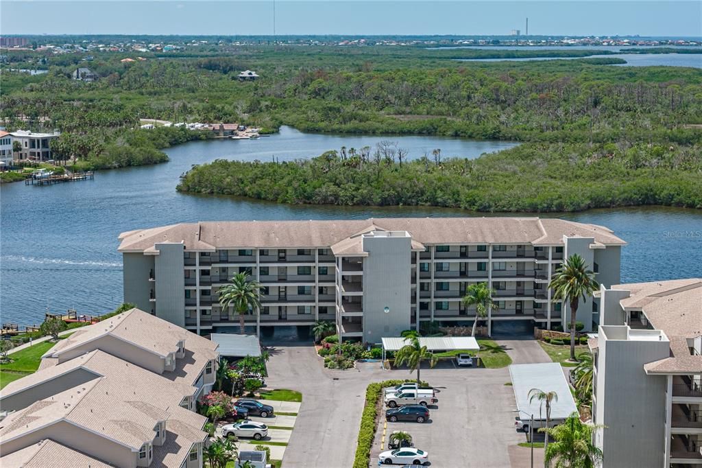 For Sale: $250,000 (2 beds, 2 baths, 1025 Square Feet)