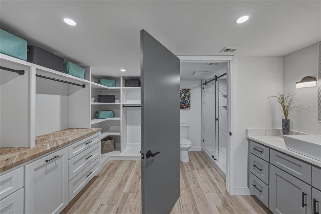 For Sale: $250,000 (2 beds, 2 baths, 1025 Square Feet)