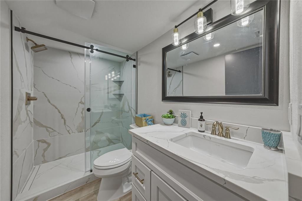 For Sale: $250,000 (2 beds, 2 baths, 1025 Square Feet)