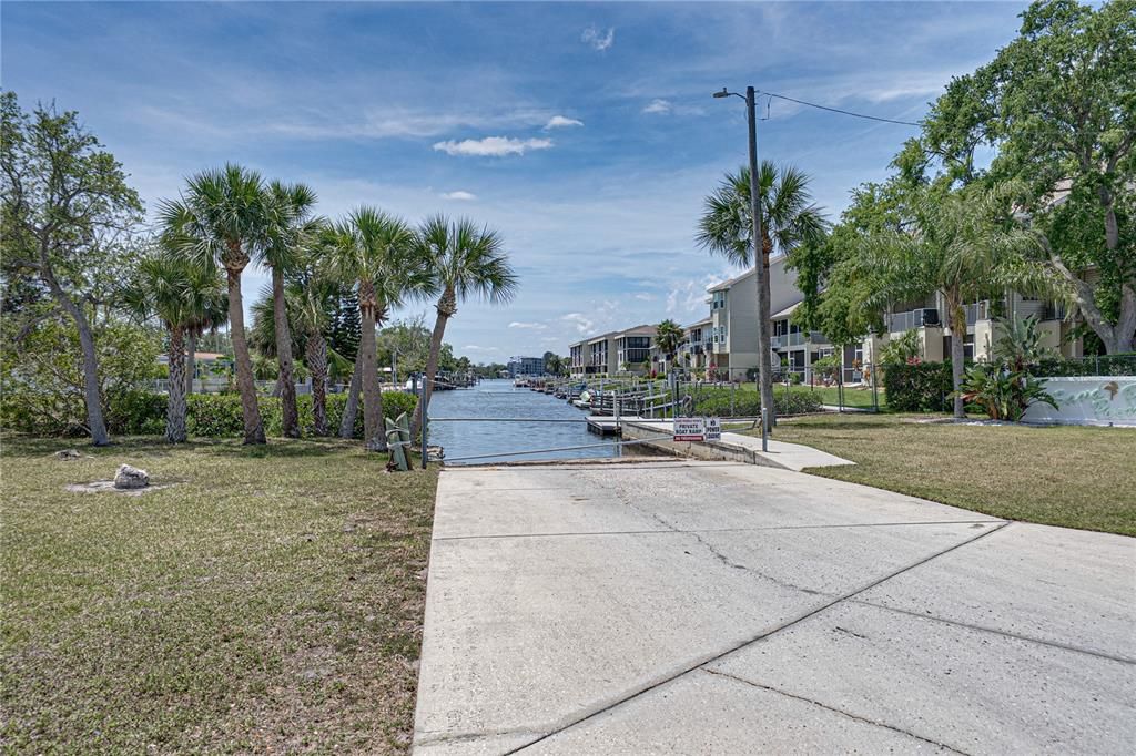 For Sale: $250,000 (2 beds, 2 baths, 1025 Square Feet)