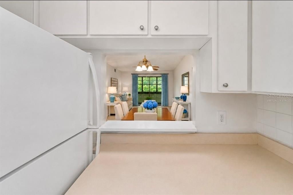 For Sale: $118,999 (2 beds, 2 baths, 1015 Square Feet)