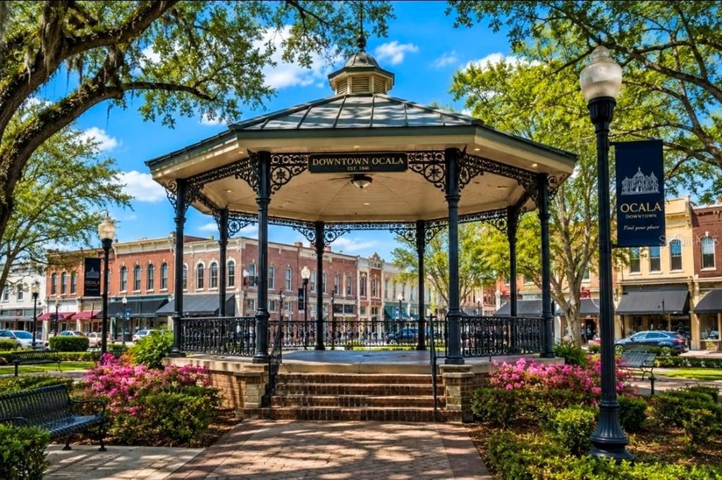 For Sale: $118,999 (2 beds, 2 baths, 1015 Square Feet)