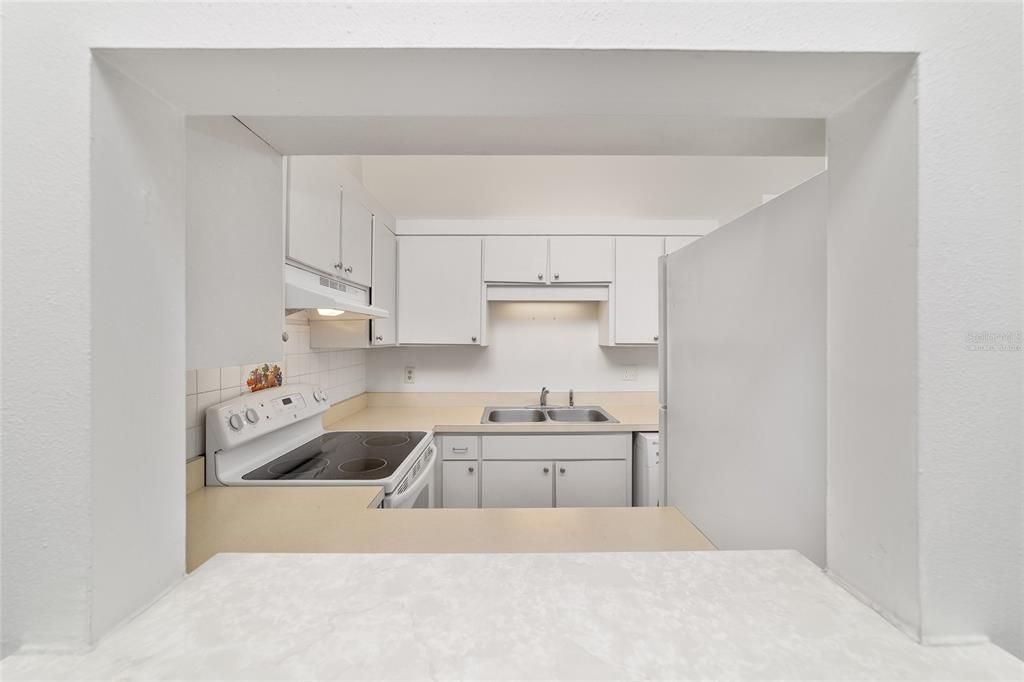 For Sale: $118,999 (2 beds, 2 baths, 1015 Square Feet)
