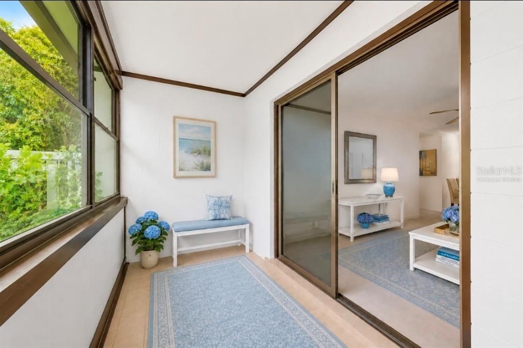 For Sale: $118,999 (2 beds, 2 baths, 1015 Square Feet)