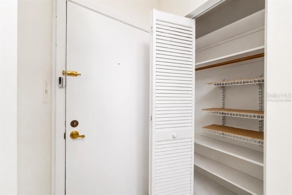 For Sale: $118,999 (2 beds, 2 baths, 1015 Square Feet)