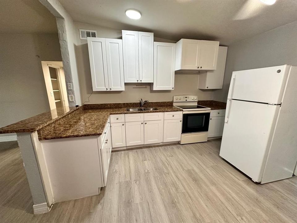 For Sale: $575,000 (3 beds, 2 baths, 940 Square Feet)