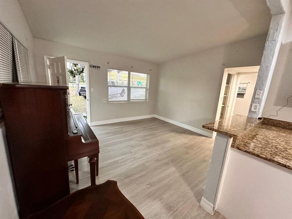 For Sale: $575,000 (3 beds, 2 baths, 940 Square Feet)