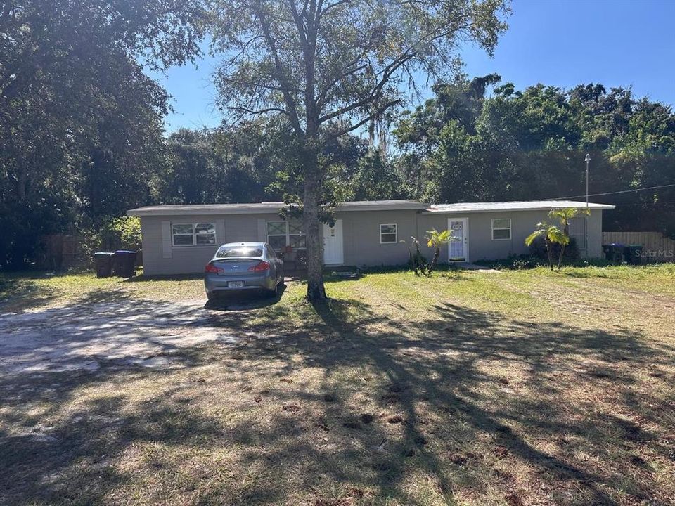 For Sale: $575,000 (3 beds, 2 baths, 940 Square Feet)