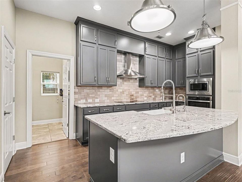 For Sale: $998,000 (4 beds, 3 baths, 2566 Square Feet)