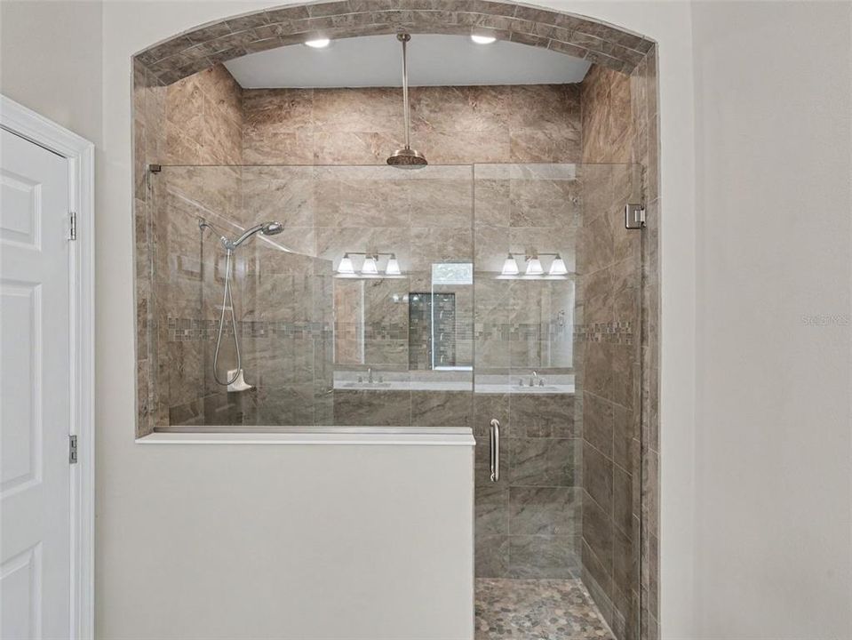 For Sale: $998,000 (4 beds, 3 baths, 2566 Square Feet)