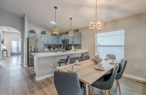 На продажу: $415,000 (4 спален, 2 ванн, 2018 Квадратных фут)