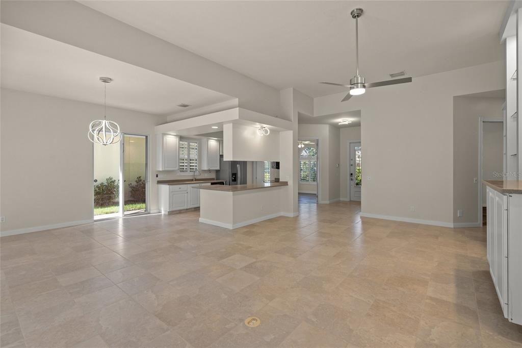 Activo con contrato: $465,000 (3 camas, 3 baños, 2008 Pies cuadrados)