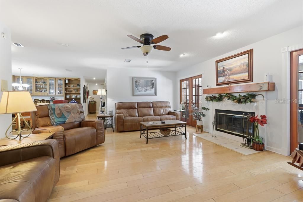 For Sale: $720,000 (3 beds, 2 baths, 2662 Square Feet)
