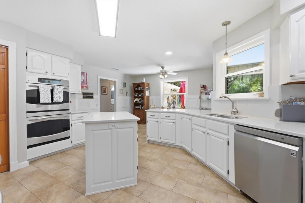 For Sale: $720,000 (3 beds, 2 baths, 2662 Square Feet)