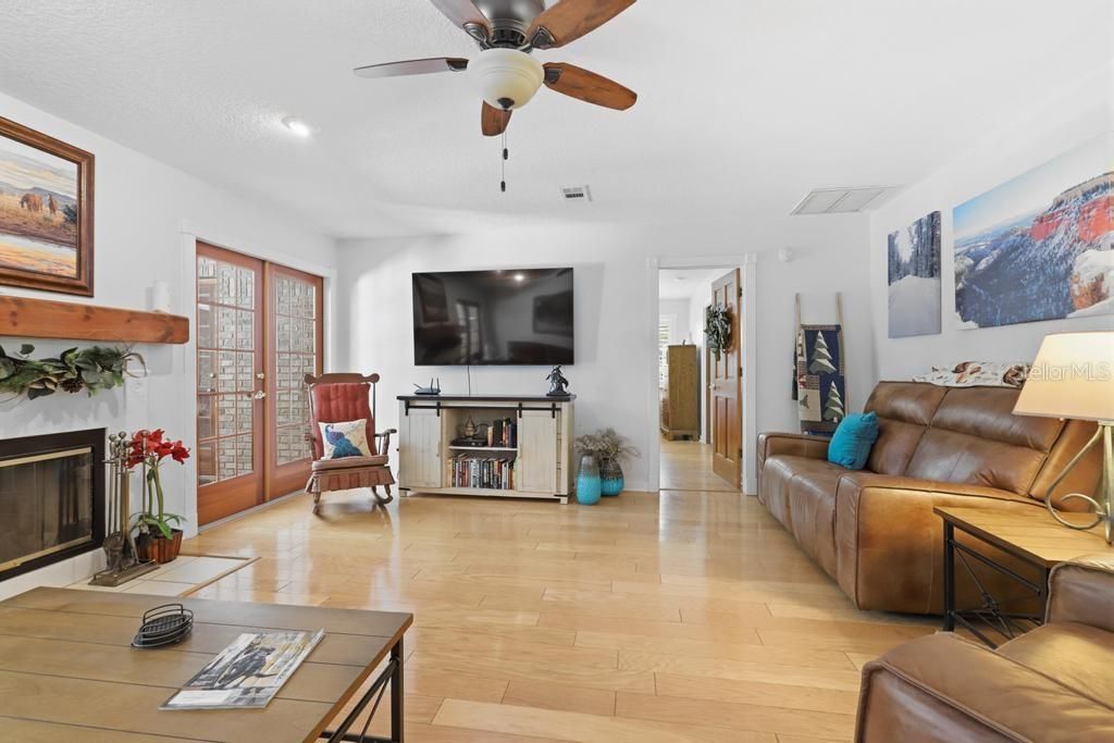 For Sale: $720,000 (3 beds, 2 baths, 2662 Square Feet)