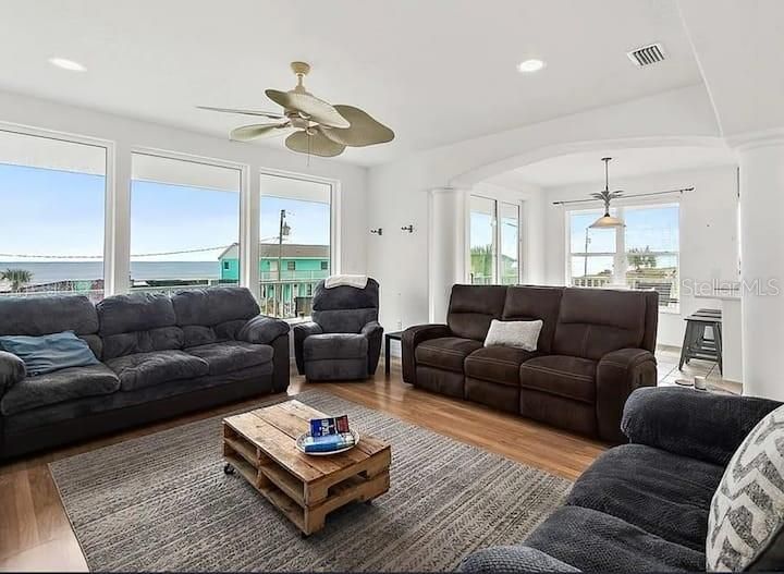 For Sale: $1,095,000 (4 beds, 3 baths, 2909 Square Feet)