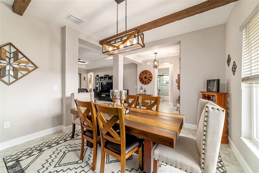 En Venta: $589,900 (4 camas, 3 baños, 2552 Pies cuadrados)