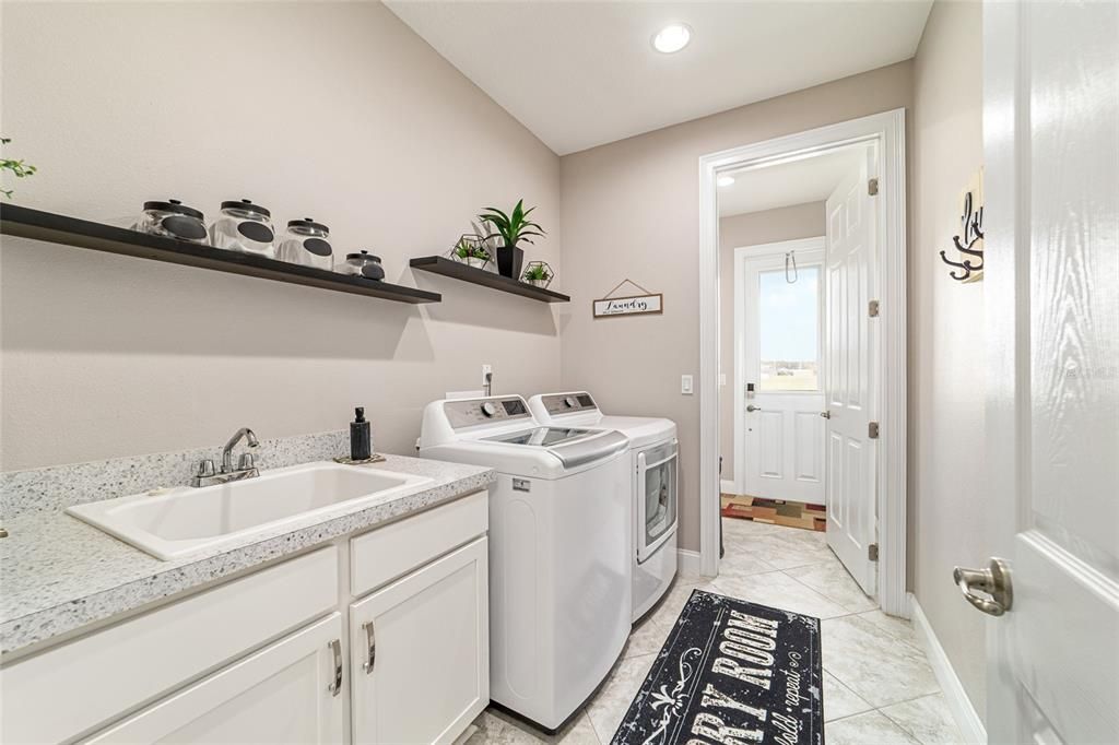En Venta: $589,900 (4 camas, 3 baños, 2552 Pies cuadrados)
