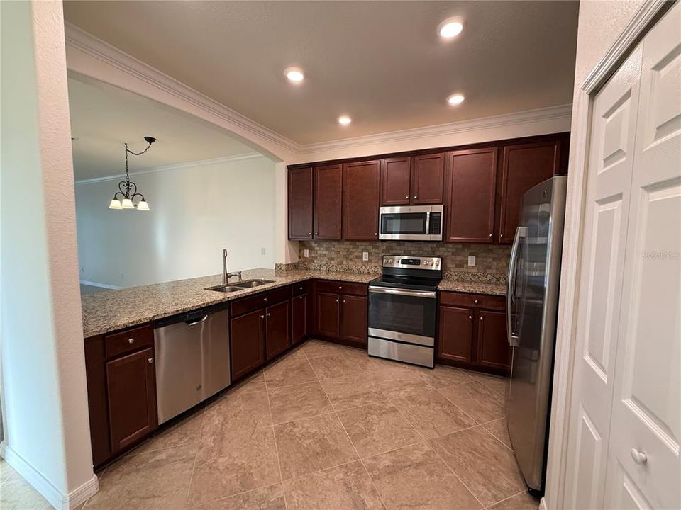 For Rent: $2,500 (3 beds, 2 baths, 1412 Square Feet)