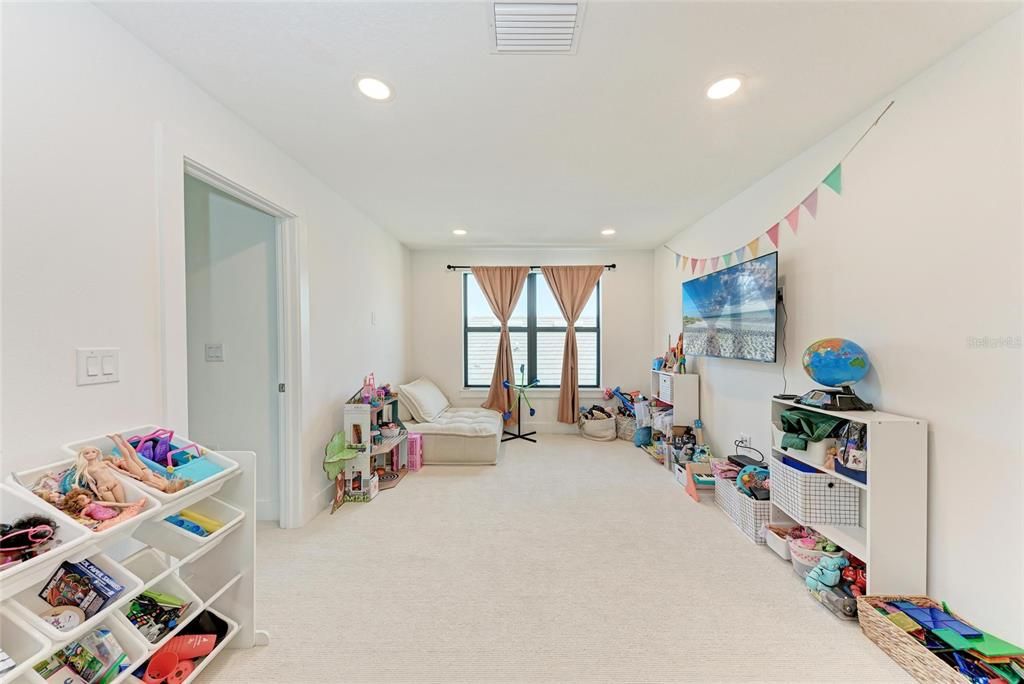 Activo con contrato: $659,900 (4 camas, 3 baños, 2549 Pies cuadrados)