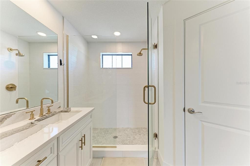Activo con contrato: $659,900 (4 camas, 3 baños, 2549 Pies cuadrados)