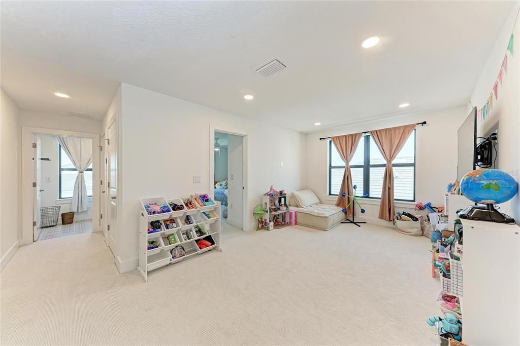 Activo con contrato: $659,900 (4 camas, 3 baños, 2549 Pies cuadrados)
