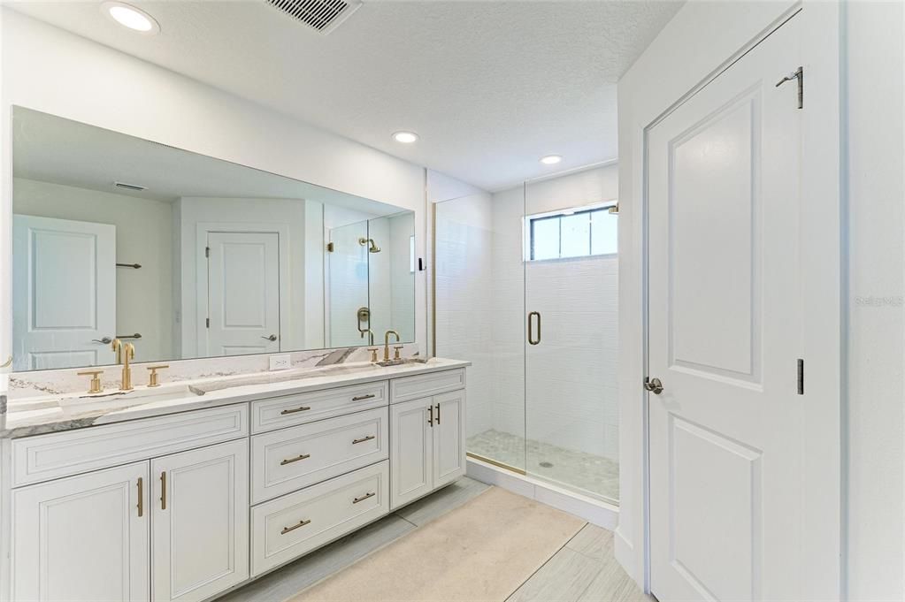 Activo con contrato: $659,900 (4 camas, 3 baños, 2549 Pies cuadrados)