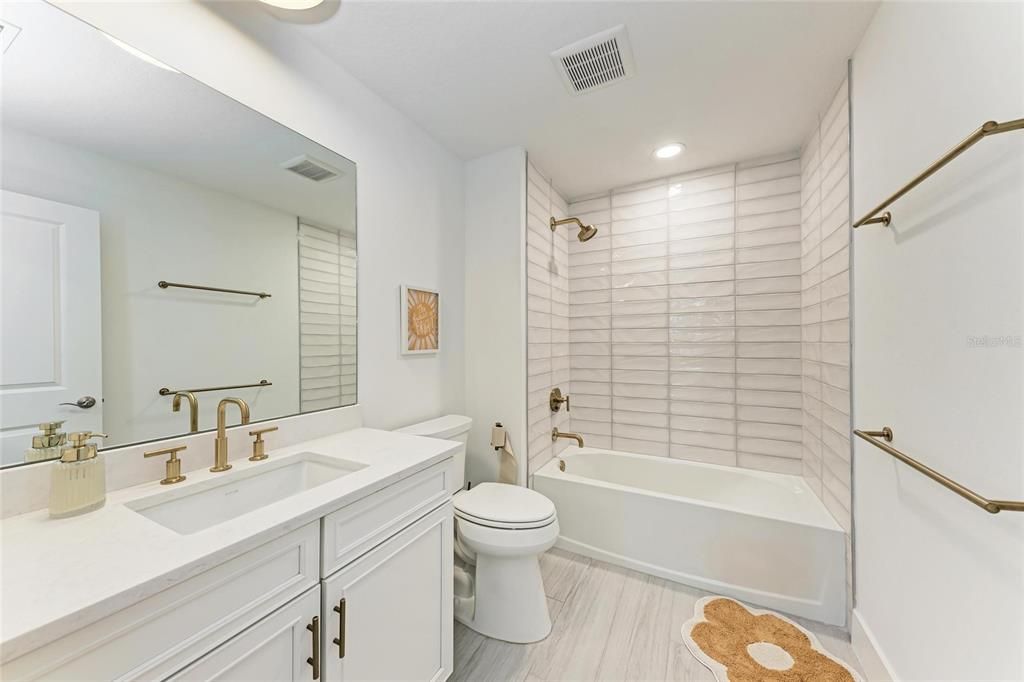 Activo con contrato: $659,900 (4 camas, 3 baños, 2549 Pies cuadrados)