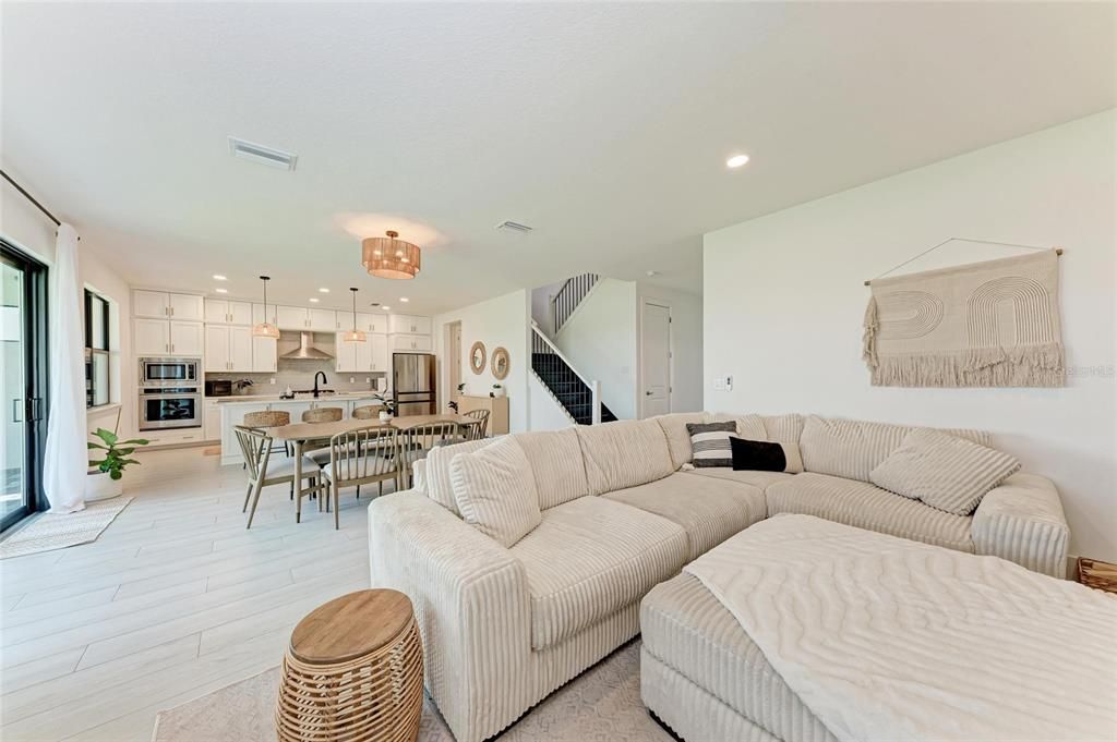 Activo con contrato: $659,900 (4 camas, 3 baños, 2549 Pies cuadrados)