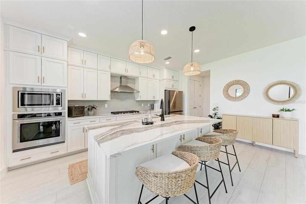 Activo con contrato: $659,900 (4 camas, 3 baños, 2549 Pies cuadrados)
