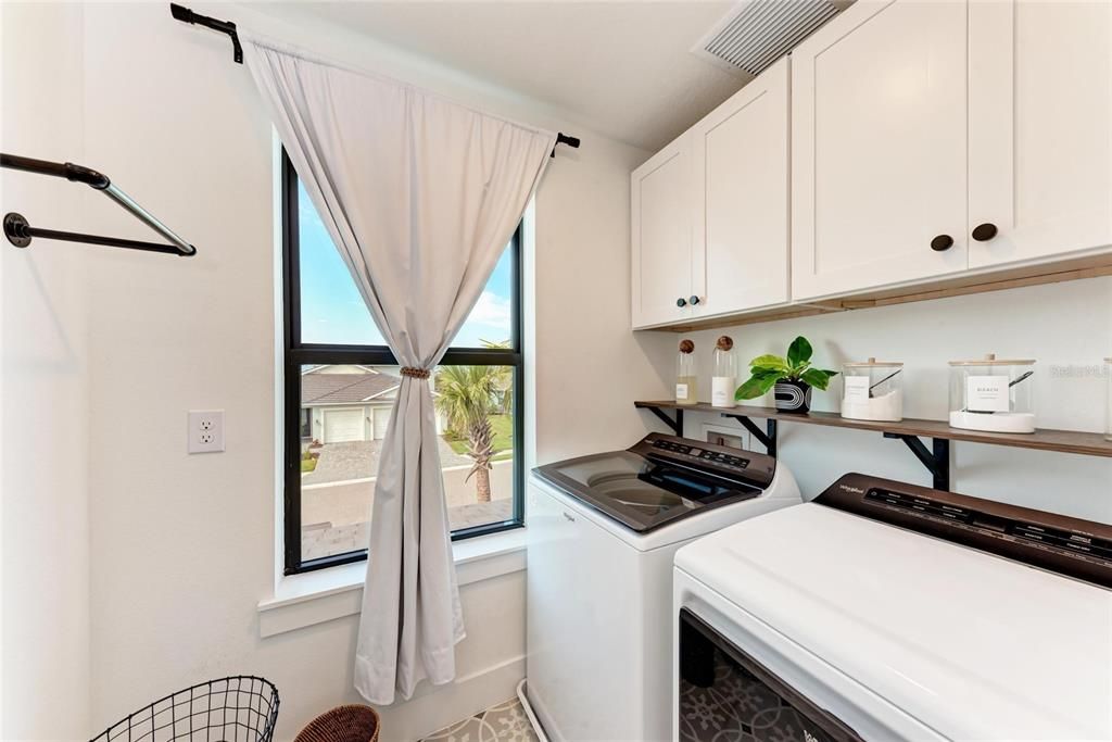 Activo con contrato: $659,900 (4 camas, 3 baños, 2549 Pies cuadrados)