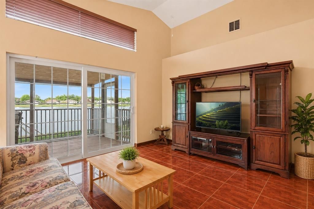 Activo con contrato: $330,000 (4 camas, 2 baños, 1886 Pies cuadrados)