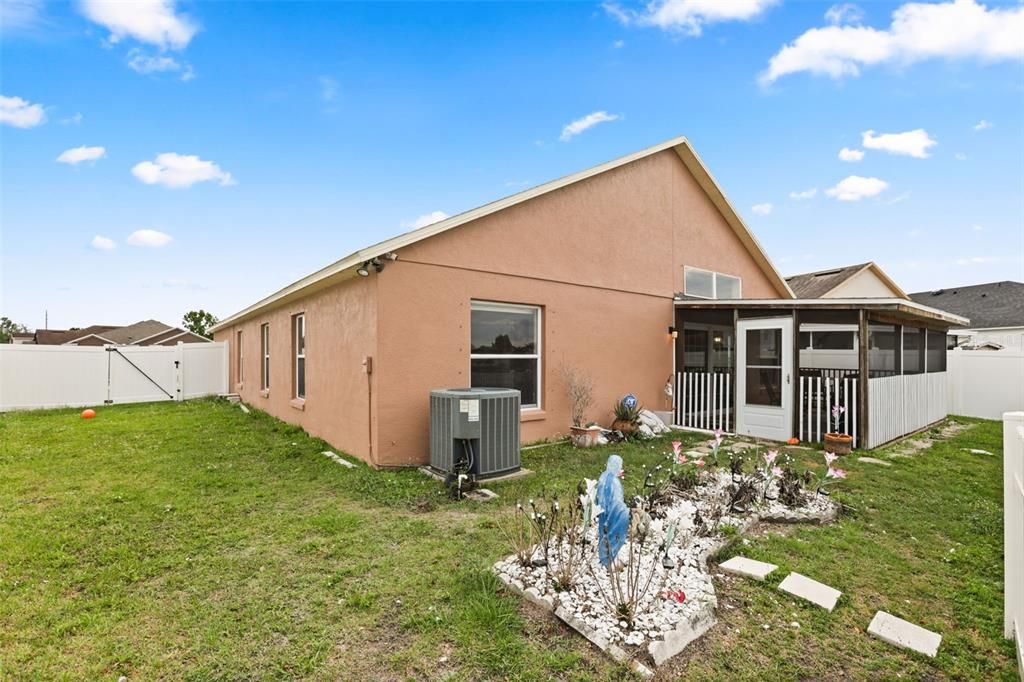 Activo con contrato: $330,000 (4 camas, 2 baños, 1886 Pies cuadrados)