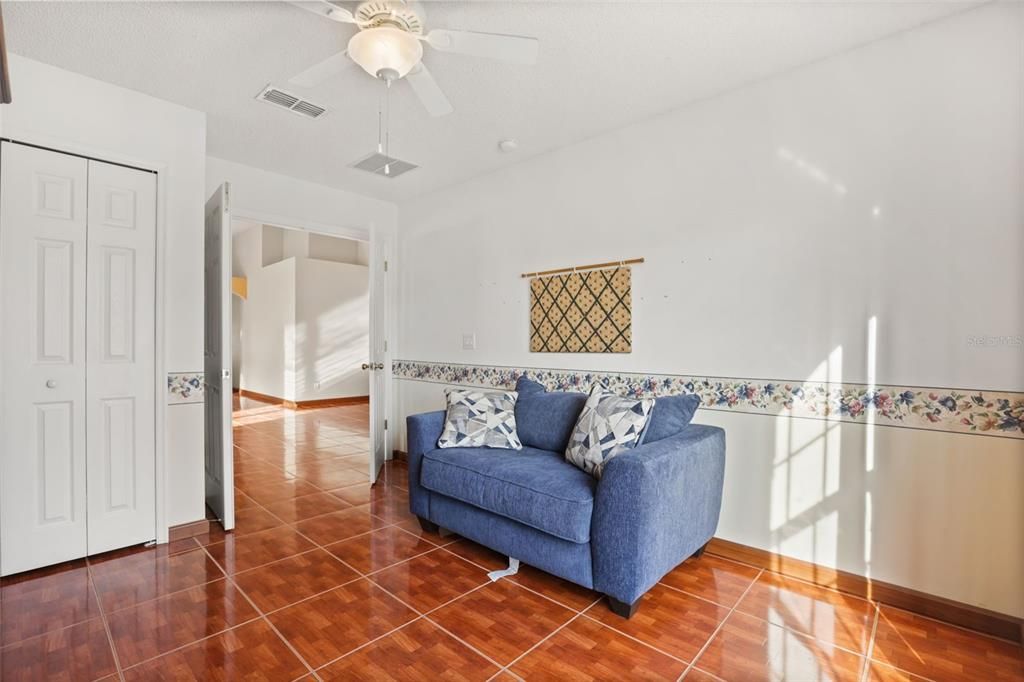 Activo con contrato: $330,000 (4 camas, 2 baños, 1886 Pies cuadrados)