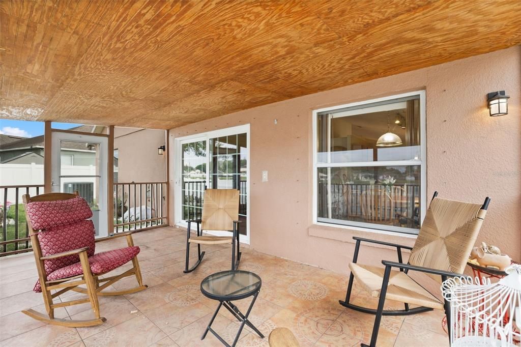 Activo con contrato: $330,000 (4 camas, 2 baños, 1886 Pies cuadrados)
