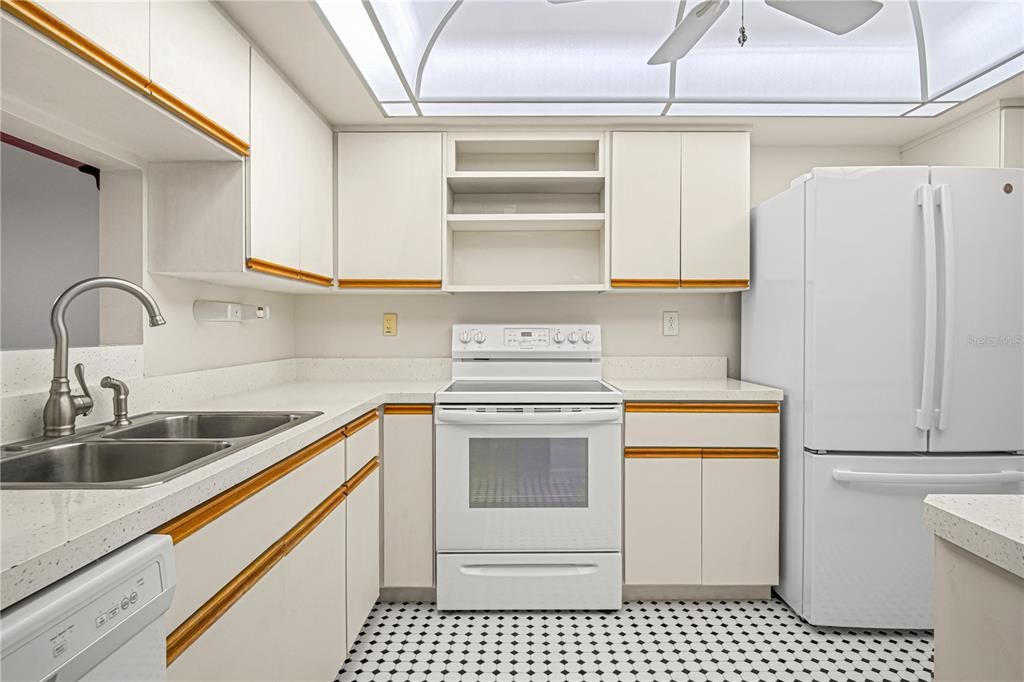 For Sale: $135,000 (2 beds, 2 baths, 1184 Square Feet)