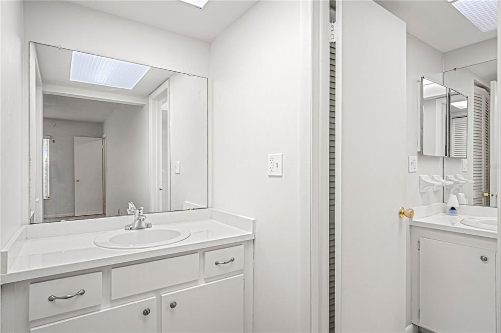 For Sale: $135,000 (2 beds, 2 baths, 1184 Square Feet)