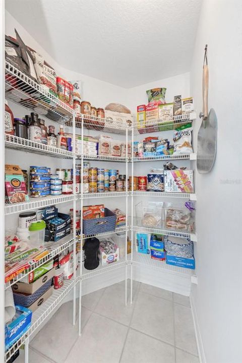 Activo con contrato: $830,000 (4 camas, 3 baños, 2610 Pies cuadrados)
