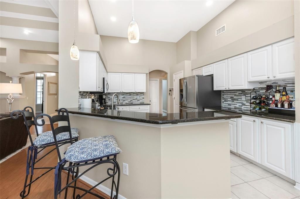 Activo con contrato: $830,000 (4 camas, 3 baños, 2610 Pies cuadrados)