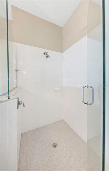 Activo con contrato: $830,000 (4 camas, 3 baños, 2610 Pies cuadrados)