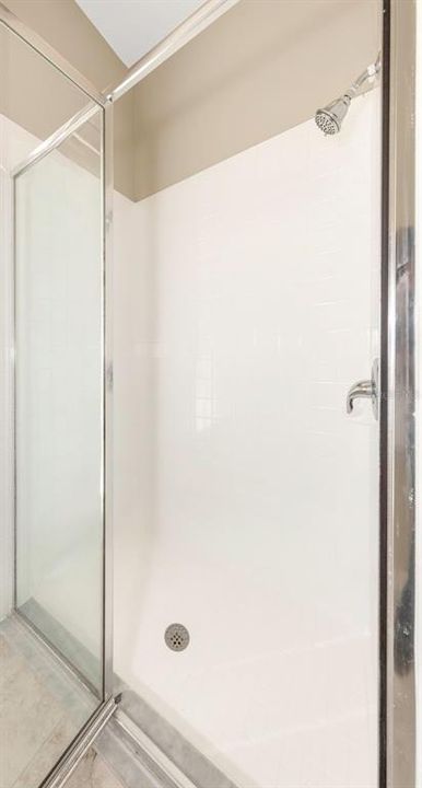 Activo con contrato: $830,000 (4 camas, 3 baños, 2610 Pies cuadrados)