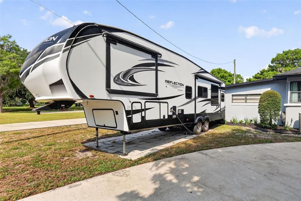 For Sale: $1,100,000 (4 beds, 4 baths, 3388 Square Feet)